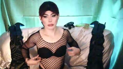 Snapshot of ur_dominatrix chatting on 12, 6, 2026 MISS ANNA online show from 12, 6, 2026