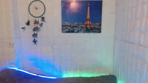 Snapshot of urasian_khalifa21 chatting on 4, 11, 2025 Shirley online show from 4, 11, 2025