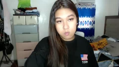 Snapshot of urasiangirl_crizelxxx chatting on 3, 3, 2025 Sweet Cutie Crizel online show from 3, 3, 2025