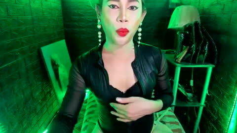 queen norelle online show from 4, 2, 2025