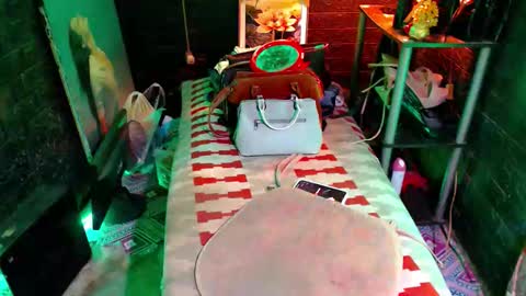 queen norelle online show from 18, 4, 2026