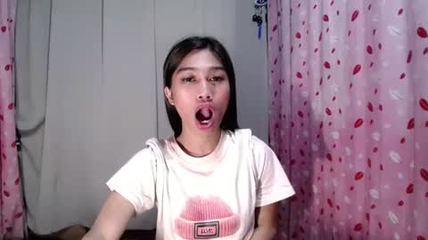 urloverjasmine_xx online show from 22, 3, 2026