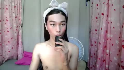 urloverjasmine_xx online show from 11, 4, 2026