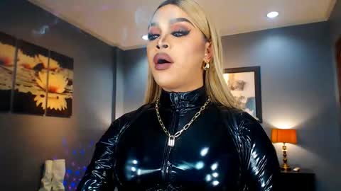 UrMajestyTyra online show from 6, 3, 2025