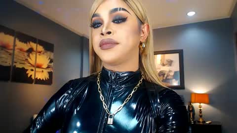 UrMajestyTyra online show from 8, 3, 2025