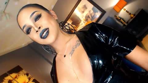 UrMajestyTyra online show from 18, 10, 2025