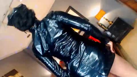 UrMajestyTyra online show from 12, 11, 2025