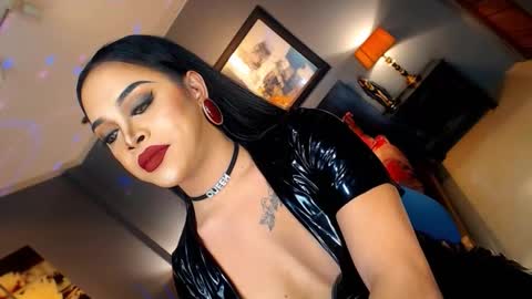 UrMajestyTyra online show from 23, 11, 2025