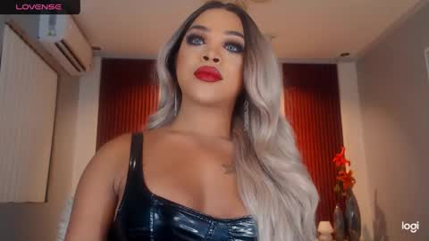 Snapshot of urmajestytyra chatting on 8, 6, 2026 UrMajestyTyra online show from 8, 6, 2026