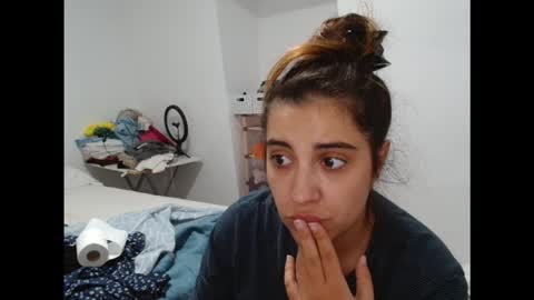Snapshot of ursumi1 chatting on 19, 10, 2025 ursumi1 online show from 19, 10, 2025