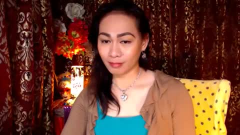 Snapshot of urtimelessbeauty chatting on 4, 12, 2024 Merca online show from 4, 12, 2024