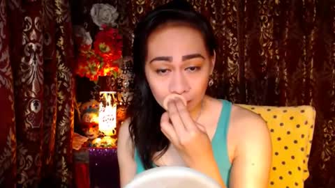 Snapshot of urtimelessbeauty chatting on 12, 12, 2024 Merca online show from 12, 12, 2024