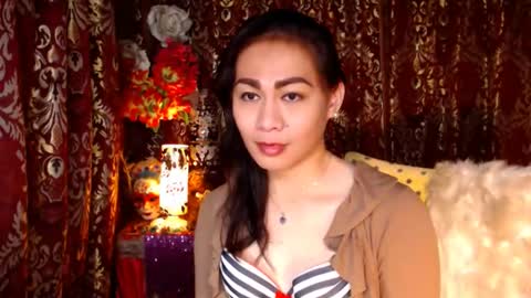 Snapshot of urtimelessbeauty chatting on 29, 12, 2024 Merca online show from 29, 12, 2024