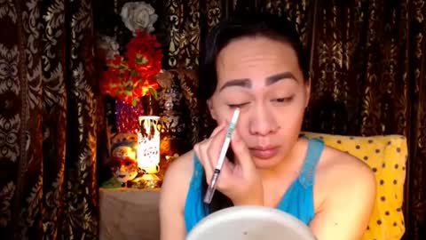 Snapshot of urtimelessbeauty chatting on 11, 1, 2025 Merca online show from 11, 1, 2025