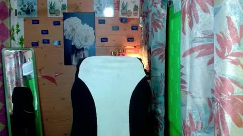 Snapshot of urunexpensivecamilla chatting on 24, 2, 2026 YOURGIRLCAMILLA online show from 24, 2, 2026