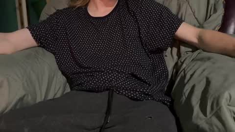 Snapshot of user__null chatting on 2, 11, 2025 user__null online show from 2, 11, 2025