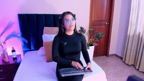 Snapshot of vaialowell chatting on 2, 3, 2026 VaiaLowell online show from 2, 3, 2026