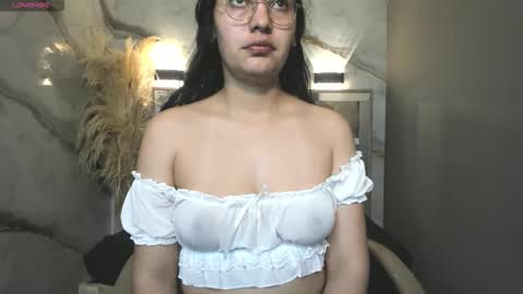 Snapshot of vainilla_cam chatting on 6, 3, 2026 Vainilla online show from 6, 3, 2026