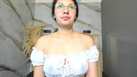 Snapshot of vainilla_cam chatting on 9, 3, 2026 Vainilla online show from 9, 3, 2026