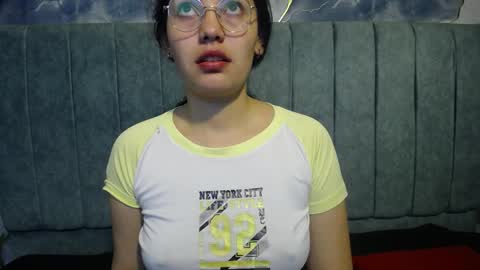 Snapshot of vainilla_cam chatting on 7, 4, 2026 Vainilla online show from 7, 4, 2026