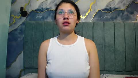 Snapshot of vainilla_cam chatting on 13, 4, 2026 Vainilla online show from 13, 4, 2026