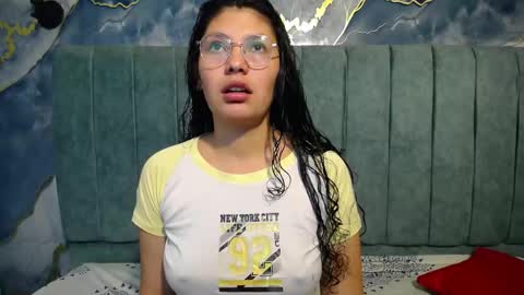 Snapshot of vainilla_cam chatting on 16, 4, 2026 Vainilla online show from 16, 4, 2026