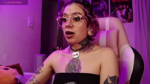 Vainilla Independent model online show from 24, 1, 2025