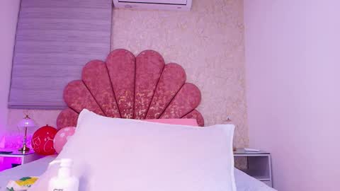 Snapshot of vaiolet_colls chatting on 12, 2, 2026 Vaiolet colls online show from 12, 2, 2026