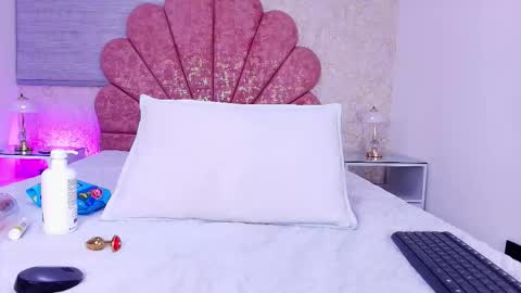 Snapshot of vaiolet_colls chatting on 15, 2, 2026 Vaiolet colls online show from 15, 2, 2026