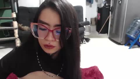 Snapshot of vaiolet_miss chatting on 8, 10, 2025 vaiolet online show from 8, 10, 2025
