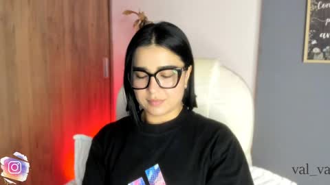 Snapshot of val_varago chatting on 8, 6, 2026 val_varago online show from 8, 6, 2026