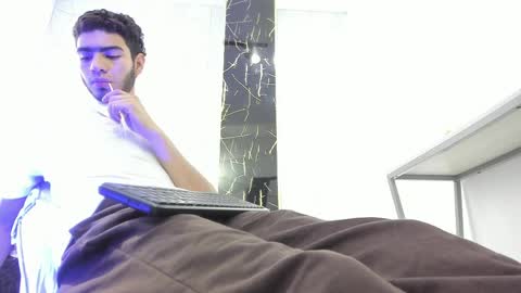 VALENTIN  online show from 8, 4, 2026