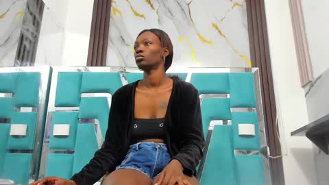 Snapshot of valentina_eboni chatting on 4, 12, 2025 Sharon online show from 4, 12, 2025