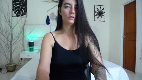 Snapshot of valentina_lopes chatting on 28, 1, 2025 valen online show from 28, 1, 2025