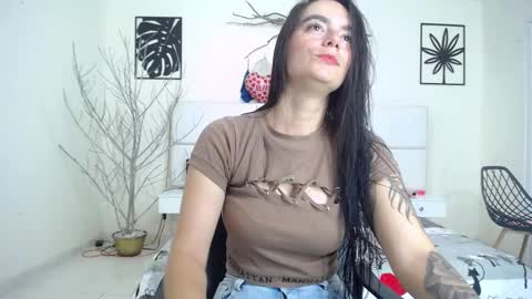 Snapshot of valentina_lopes chatting on 25, 2, 2025 valen online show from 25, 2, 2025