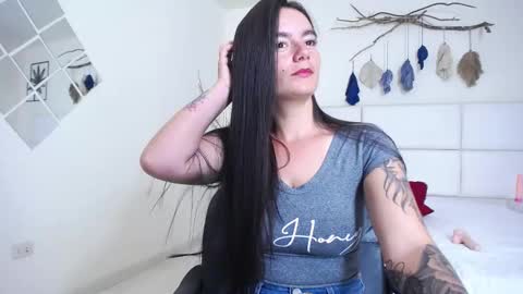 Snapshot of valentina_lopes chatting on 10, 3, 2025 valen online show from 10, 3, 2025