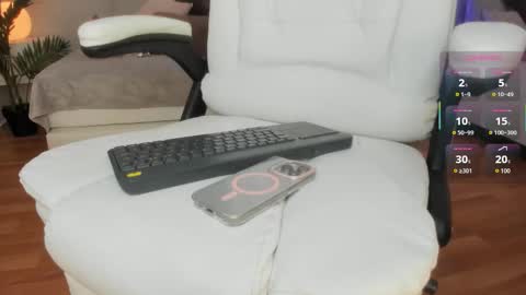 Snapshot of valentina_m17 chatting on 22, 10, 2025 VALENTINA online show from 22, 10, 2025