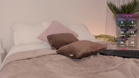 Snapshot of valentina_m17 chatting on 1, 12, 2025 VALENTINA online show from 1, 12, 2025