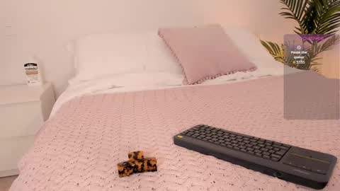 Snapshot of valentina_m17 chatting on 17, 12, 2025 VALENTINA online show from 17, 12, 2025