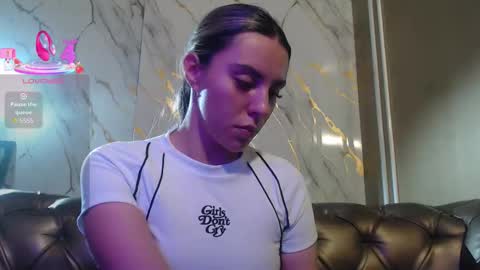 Snapshot of valentina_red18 chatting on 10, 10, 2025 Valentina online show from 10, 10, 2025