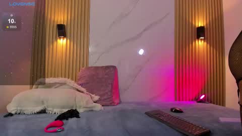 valentinaliux_ online show from 4, 3, 2026