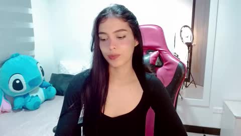 Snapshot of valentinasweet_ chatting on 8, 10, 2025 Valentina  online show from 8, 10, 2025