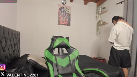 Snapshot of valentino2201 chatting on 2, 10, 2025 valentino online show from 2, 10, 2025