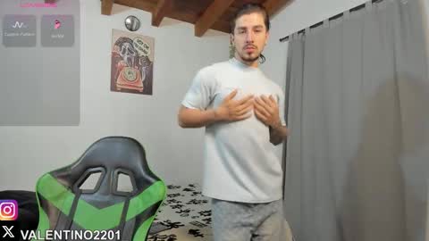 Snapshot of valentino2201 chatting on 11, 10, 2025 valentino online show from 11, 10, 2025