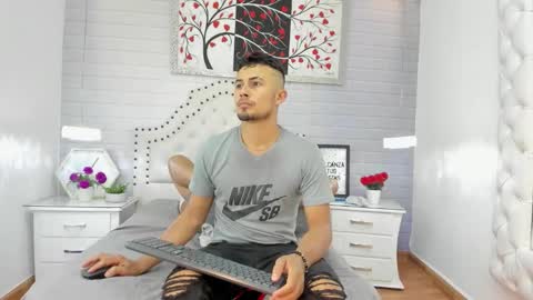 Snapshot of valentinos_ chatting on 7, 11, 2025 Valentinos online show from 7, 11, 2025