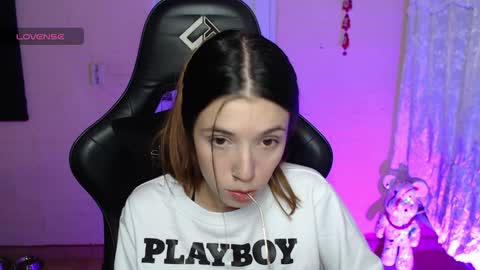 Snapshot of valeria_mendozza chatting on 4, 12, 2024   online show from 4, 12, 2024