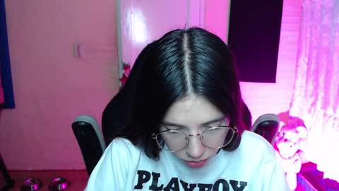 Snapshot of valeria_mendozza chatting on 12, 1, 2025   online show from 12, 1, 2025