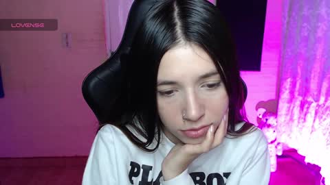 Snapshot of valeria_mendozza chatting on 5, 2, 2025   online show from 5, 2, 2025