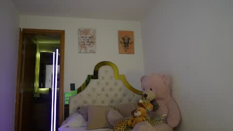 valeriecollinss_ online show from 2, 6, 2026