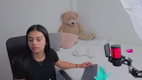 Juli C online show from 6, 2, 2026